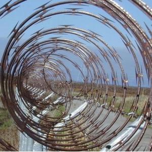 Hot Dipped Galvanized BTO22 Razor Wire Builds Better Security Barrier Fencing