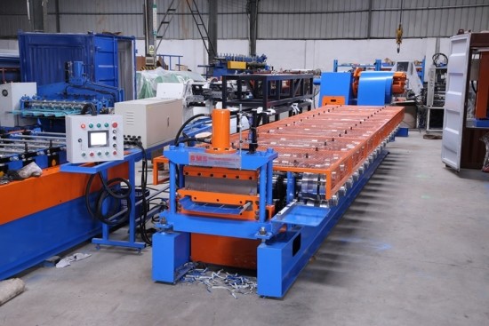 0.4-0.7mm Standing Seaming Roof Panel Roll Forming Machine With Cr12 Steel