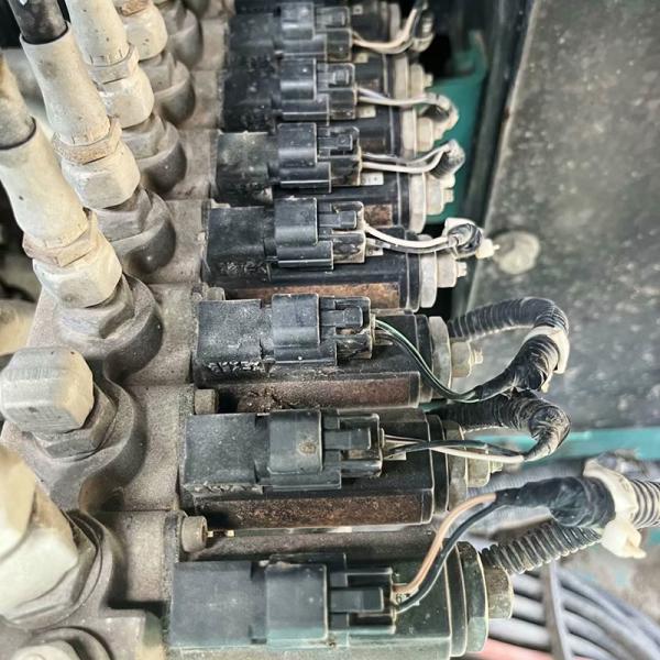 Japanese Original Used Kobelco SK200 Excavator 0.8m3 Bucket Capacity 110kw Rated Power