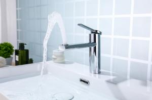 Cheap Polish Chrome Single Hole Bathroom Faucet With Pop Up Drain for sale
