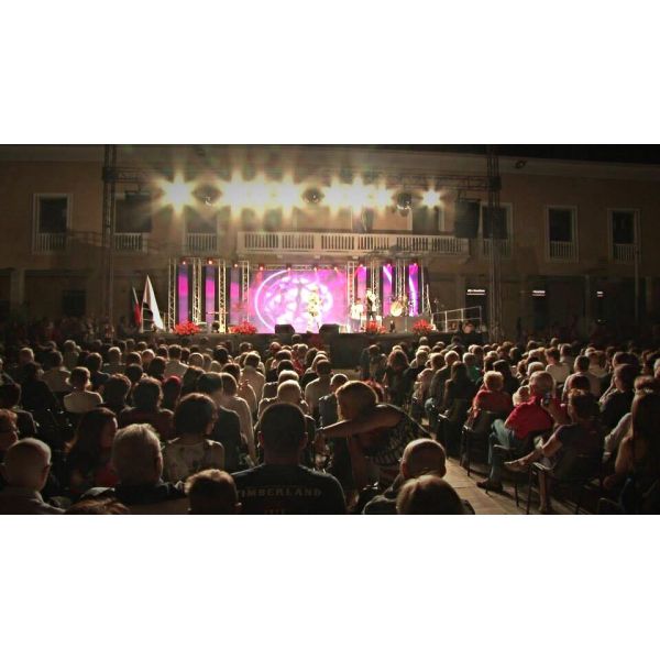 Outdoor Hd Stage Background Slim LED Display P3.9 Rental LED Video Wall Panel Screen