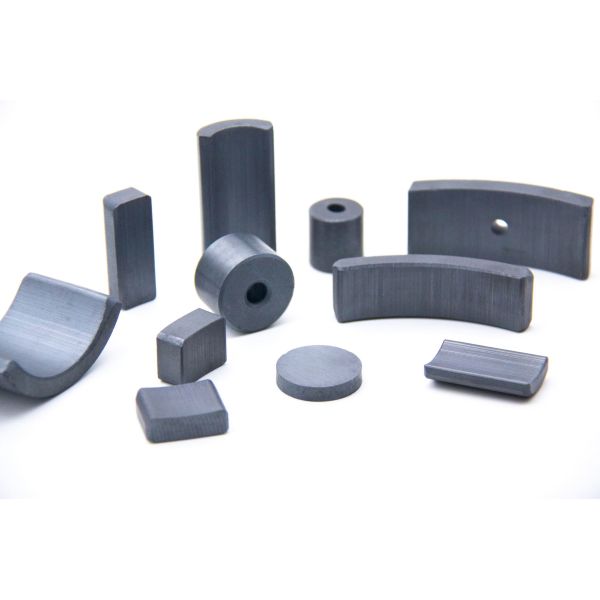 Long-Lasting Wet Pressed Permanent Magnet Ferrite for Home Version Sweeping