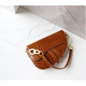 26cm 6cm 18cm Crocodile Saddle Bag With Wide Strap Moderate Hardness