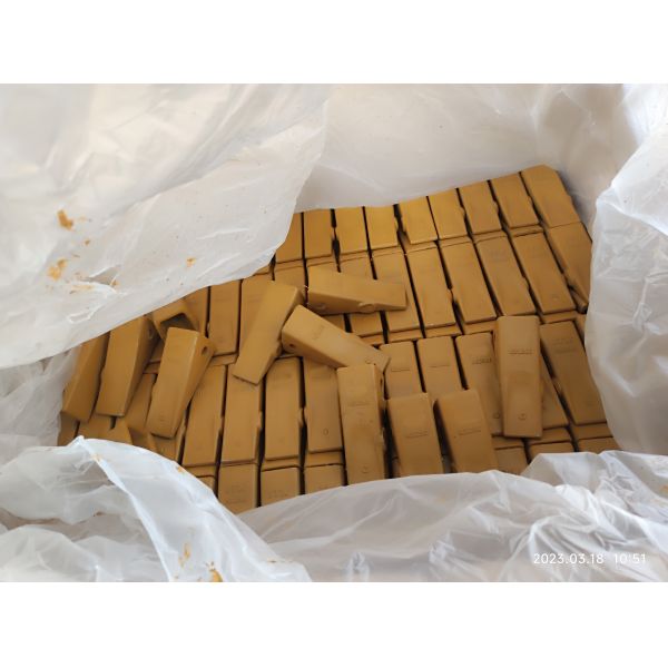 TIG J200 Small Excavator Twin Tiger Tooth 1U3202 1U3202T 1U3202WT For J200