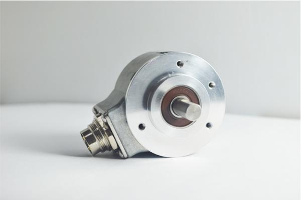 ABZUVW Signal Servo Motor Encoder , S52 Optical Motor Shaft Encoders 5000