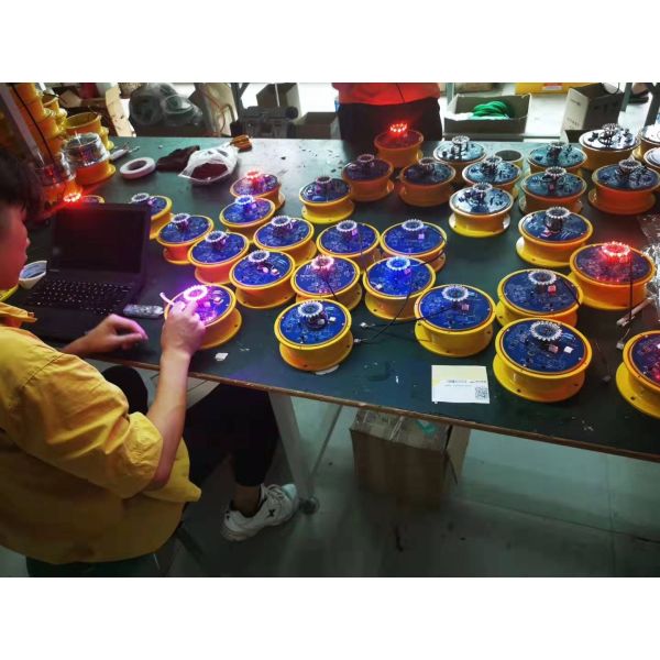 Waterproof Visibility 3.5NM Solar Power 12V Red Marine Navigation Lantern