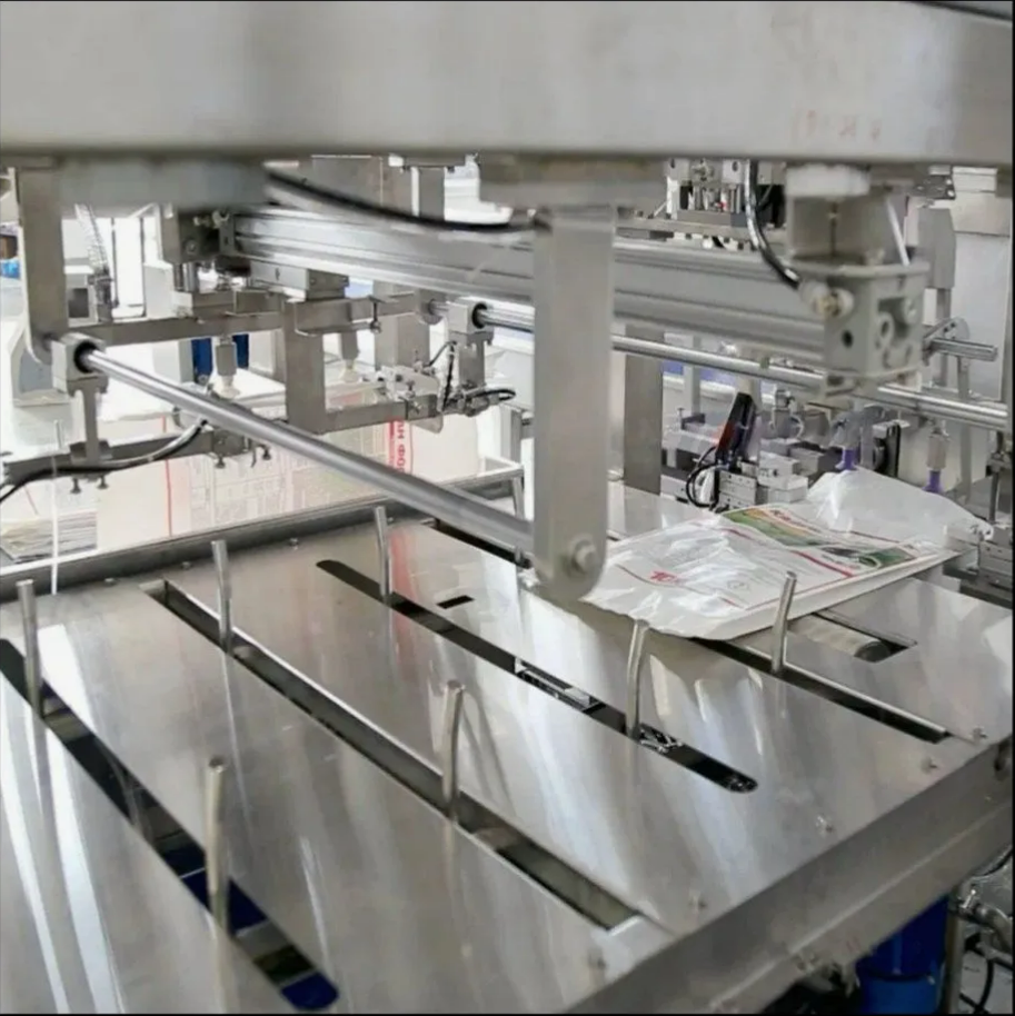 Smart Bagging Machine For 5-10kg Pesticide Powder Packaging