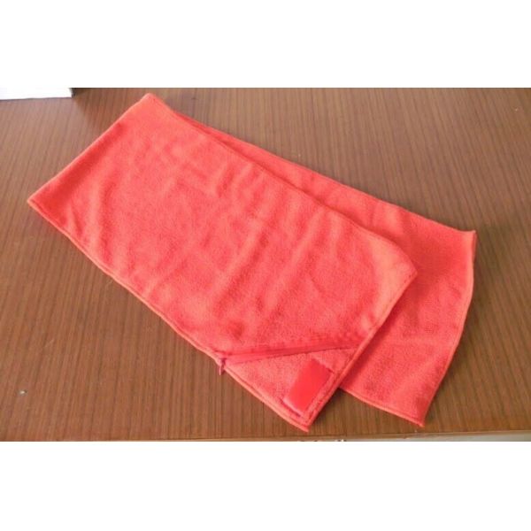 Quality Small MOQ Custom Color and Logo gym towel with zip pocket wholesale