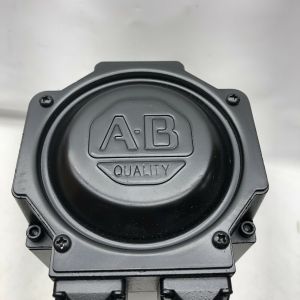 ALLEN-BRADLEY MPM-B1304C-SJ72AA MP-Series MPM 480V AC Rotary Servo Motor