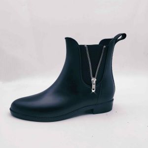 China Zip Opening Women's Rain Boots Ankle Height Style OEM Design Anti Slip on sale