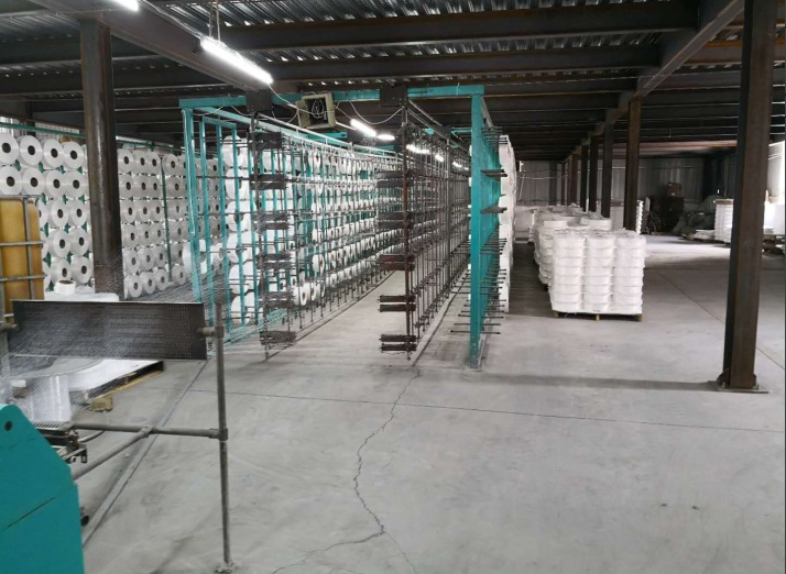 Apparel Warping Machine For Hook And Loop Yarn With Smooth Operation