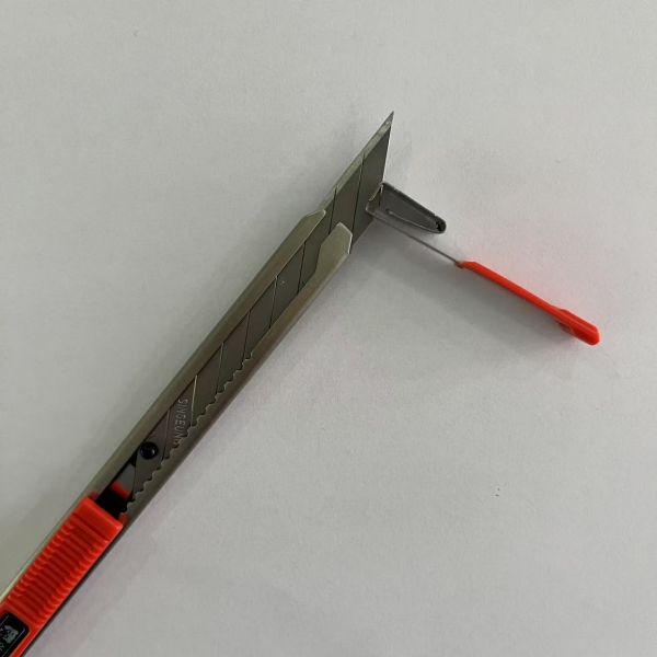 SK2 Steel Snap-off Cutter Knife for Industrial and Professional Cutting Needs