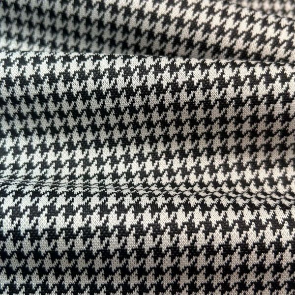 Hot-Selling Polyester Spandex Yard-Dyed Jacquard Fabric for Fashion Garmnet