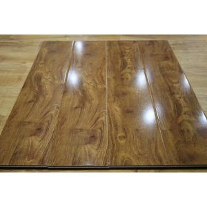 China high gloss HDF laminate flooring on sale