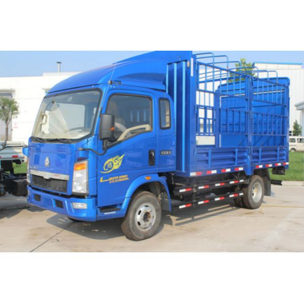 Sinotruk 4x2 Howo Cargo Light Truck 5 - 10T Capacity 4.257 L Displacement
