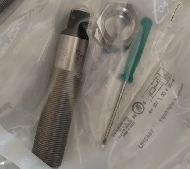 CBB8-18GS75-E2-V1 Pepperl+Fuchs Capacitive Proximity Switch 10-30V DC