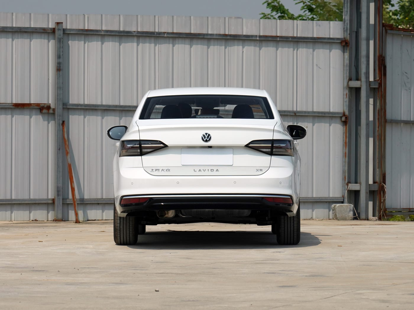 Popular Used Cars White Compact Car with Gasoline Energy Type and 6-Speed Manual