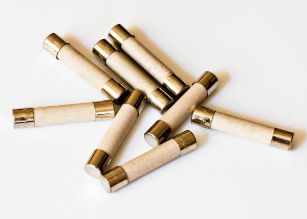 High Breaking Capacity 6.35x32mm Time Delay Cylindrical Ceramic Tube Fuse Link 10A 250V 6x30mm Slow Blow For Lighting