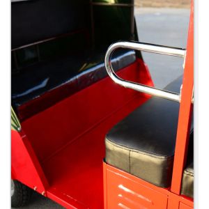 Tuk Tuk Taxi Bajaji Gasoline 80km/H Cabin Tricycle