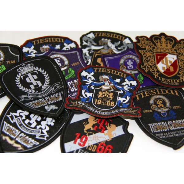 Quality Promotional Embroidery Badges Custom Embroidered Patches For Jackets wholesale
