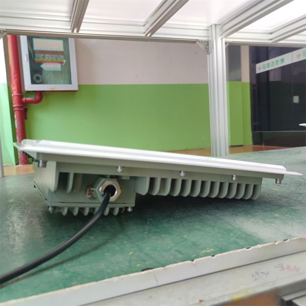 Zone 1 2 Explosion Proof GAS Station Lamp Low Profile LED Luminaire With IP66