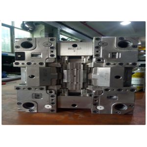 China Black Automotive Plastic Injection Molding Banana Gate Type 2344 Mold Material on sale