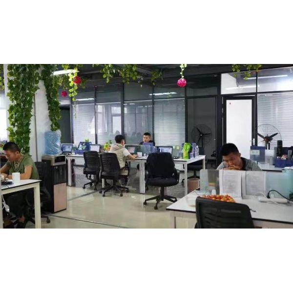 J1772 Wallbox Level 2 Smart Charger 1-3 Phase 7kw With Electric Car