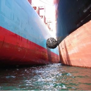 Good Gas Tightness Yokohama Pneumatic Fender With Tyre And Net