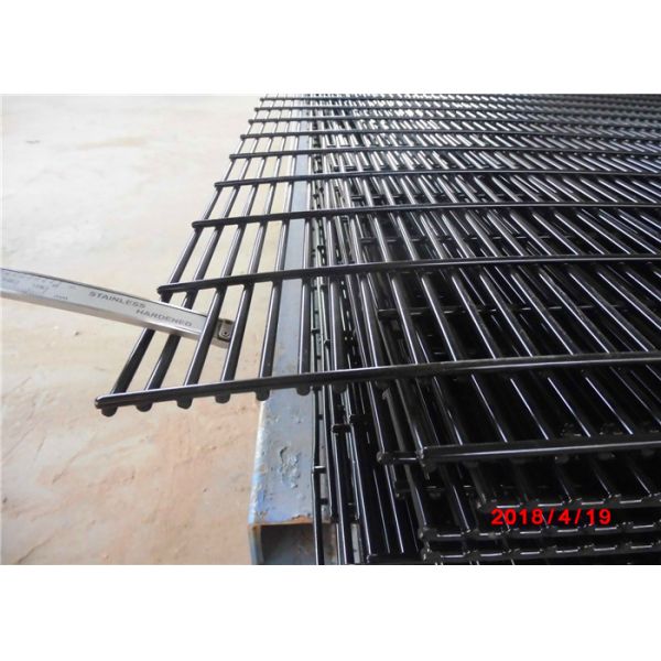 Quality Rot Proof Airport Wire Mesh Fence Gate / Fence Mesh Panels Eco Friendly wholesale