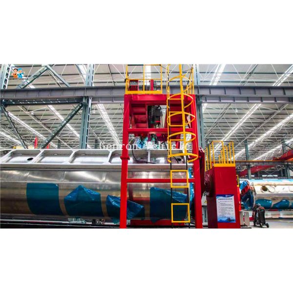 6 Compartments Liquid Tanker Trailer Semitrailer With SHACMAN Tractor 4 Axles