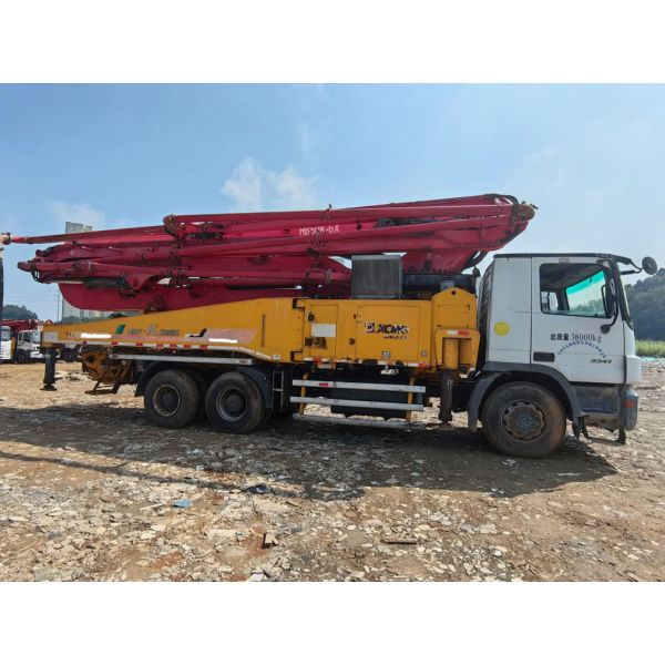 2014 Used Xg 50-Meter Concrete Pump Truck Benz Chassis with Feeding Height 1400mm