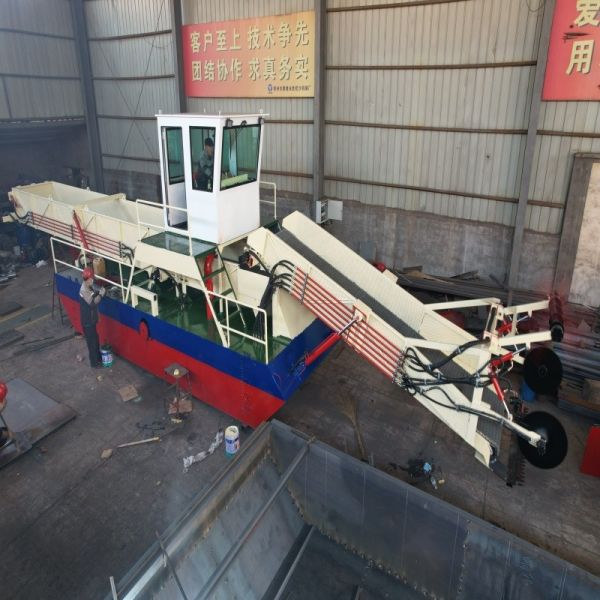 River Cleaning Boat For Aquatic Vegetation No-Load Draught 0.55m High Sailing