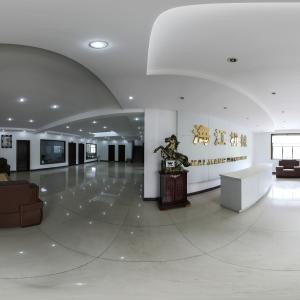 80 Ton PET Injection Molding Machine with PLC Control