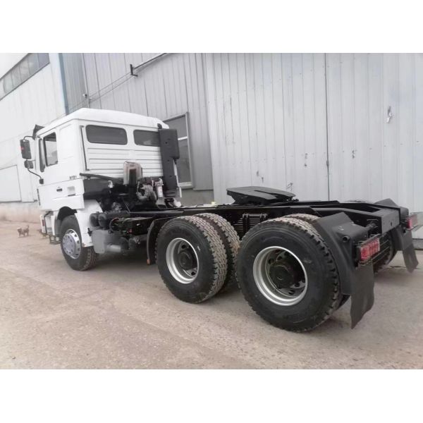 6-8L Engine Capacity HOWO 6X4 400HP High Horsepower Tow Truck Tractor Trailer for Sal