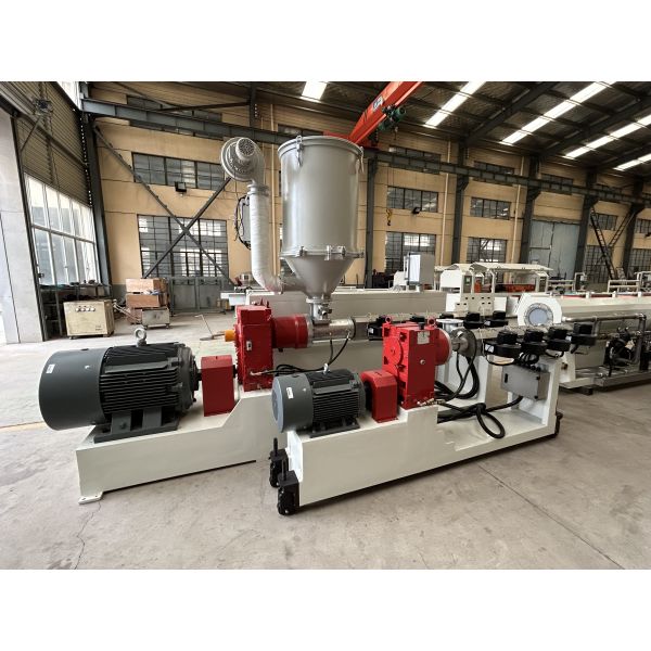 Quality Single Screw Design High Density HDPE PE Pipe Extrusion Line For Customized Voltage Needs wholesale