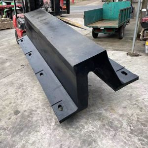 Long Service Life V Type Fender Boat Dock Fenders For Marine Mooring