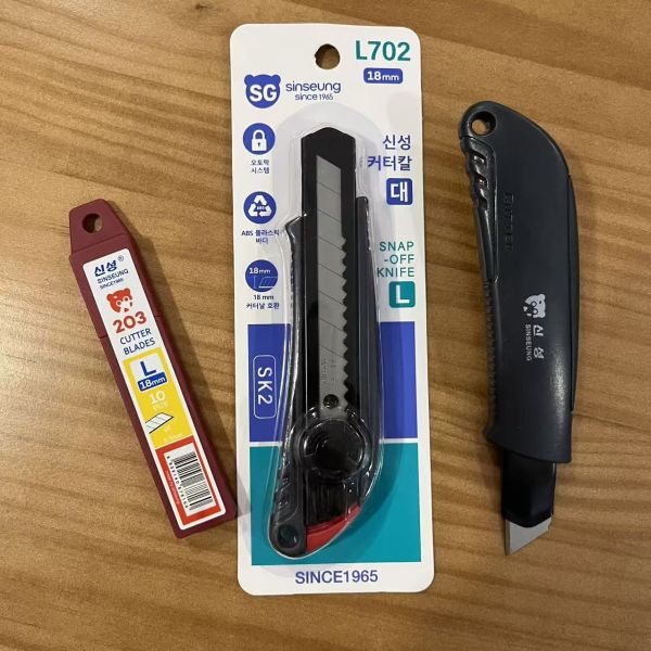 Quick Change Button Multipurpose Knife Featuring 18mm Blade Width Providing
