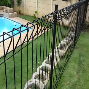 European Triangle Bending Welded Wire Mesh Fence 1.8m BRC Mesh Fence