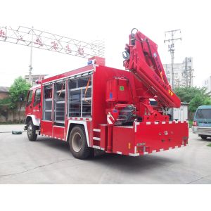 Heavy Duty Emergency Rescue Fire Truck 177kw 4x2 Euro 4 With 5T Crane