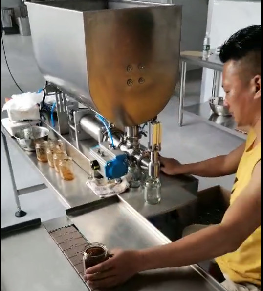 Quality 50ml Custom Head Piston 2KW Sauce Bottle Filling Machine wholesale