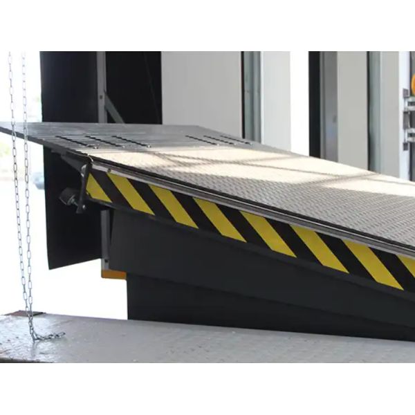 Electric Motor Mechanical Scissor Lift Vertical Dock Door Levelers Workshop