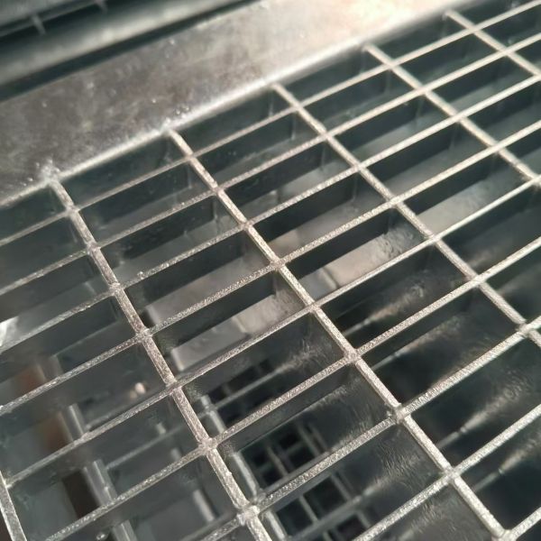 Corrosion-Resistant Hot-Dip Galvanized Steel Grating Protective Ventilation Surface Chinese Style Design