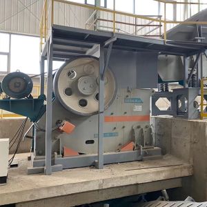 Stone And Rock Jaw Stone Crusher Machine 140-465tph