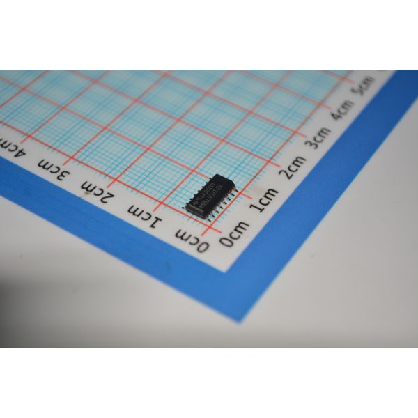 AM26LV32IDR Quad Differential Receiver 3V to 3.6V Operation 32Mbps ±15kV ESD