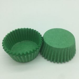 Non Stick Paper Cupcake Liners Round Shape Green Cupcake Holders Food Grade