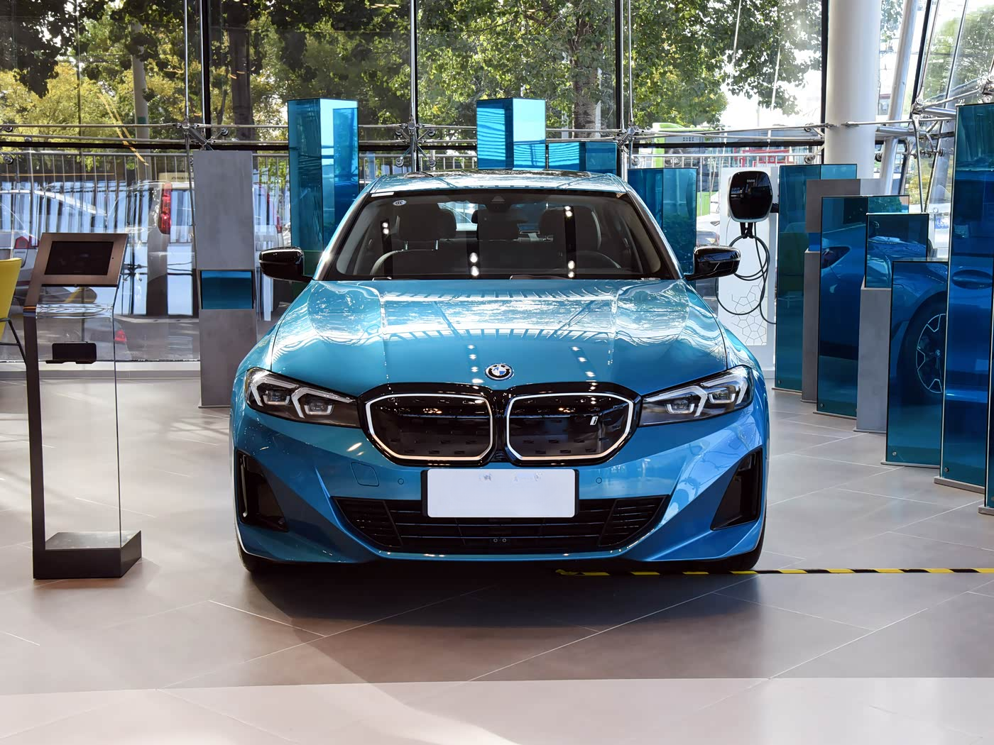 Seize the 2025 BMW i3 eDrive 35 L: Ultra - Smart, 6.2s 0 - 100km/h, Air