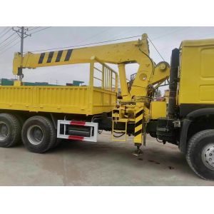 Sale Customized Sinotruck HOWO 6*4 Truck Mounted Crane with Customized