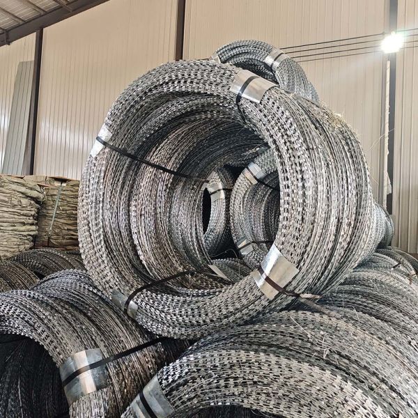 Quality BTO-16 Razor Barbed Wire High Tensile Rolls For Secure Enclosures Wire Fence wholesale