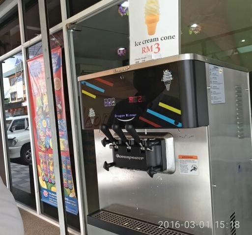 Touch Pad.Remote control Ice Cream Machine Frozen Yogurt machine adopted by