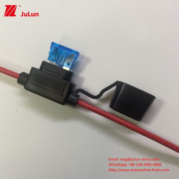 Medium Size Car Insert Low Voltage Fuse Holder With UL 94 V-0 Flammability